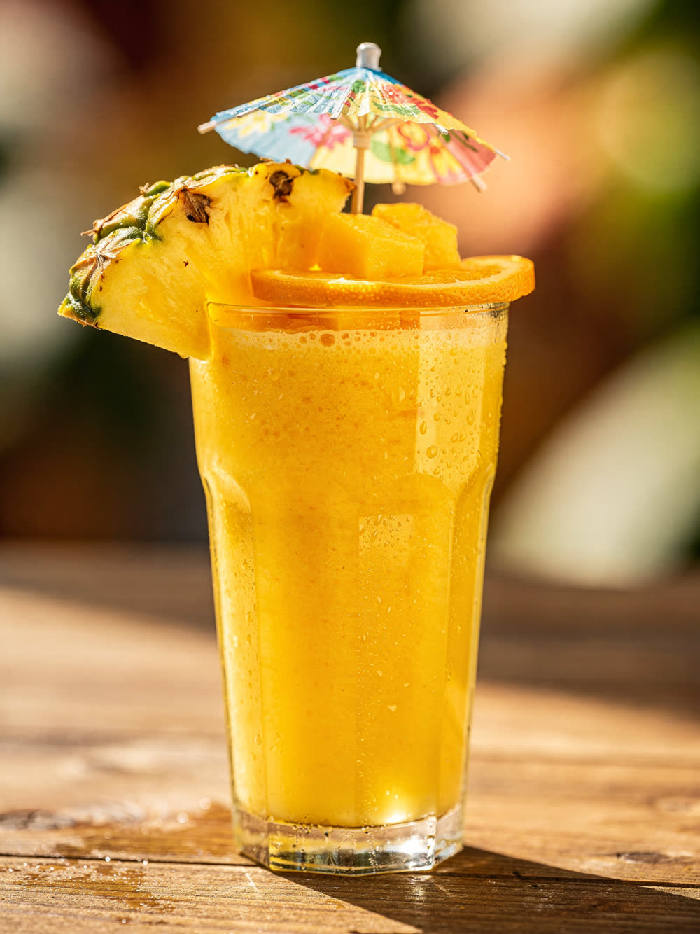 Suco Tropical de Abacaxi, Manga e Laranja